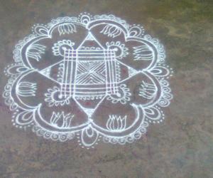Rangoli: padikolam
